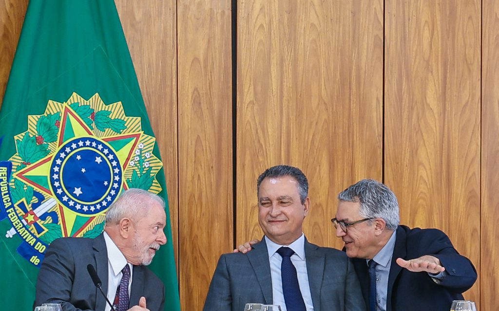 Após pressão de Arthur Lira, Planalto sinaliza que pode recuar de MP das Fake News