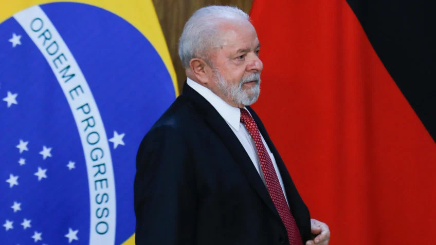 Reforma tributária de Lula eleva carga sobre serviços em até 210%