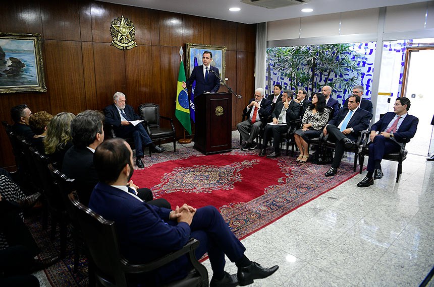 Pacheco empossa integrantes do Conselho de Comunicação e grupo inicia trabalho