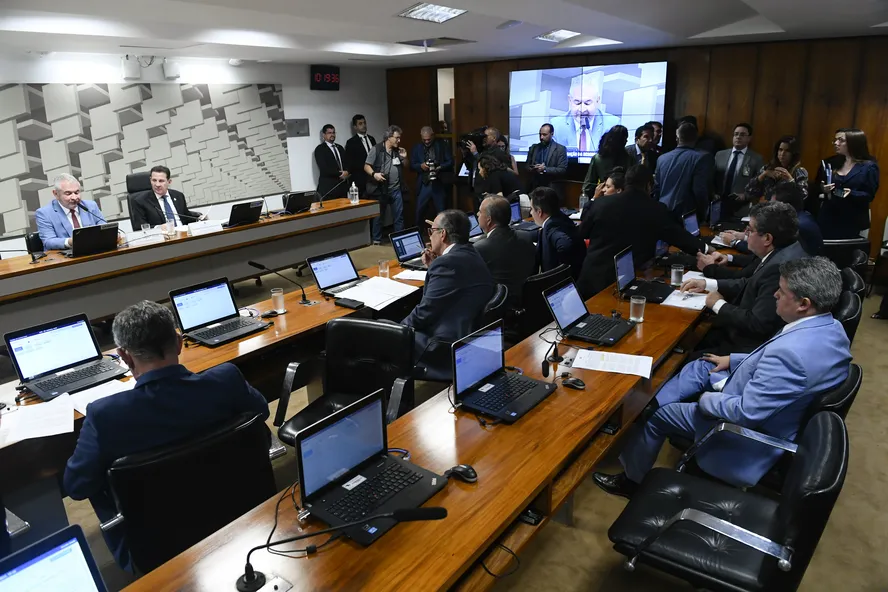 Senadores pedem prazo e adiam análise da desoneração da folha de pagamento de 17 setores