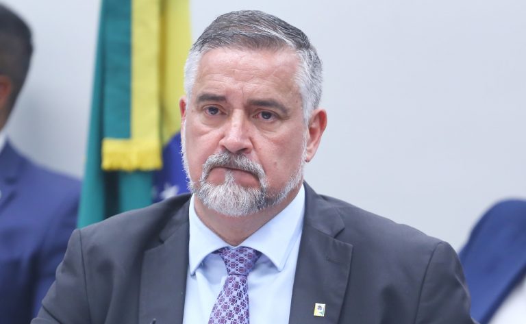 Ministro diz que crédito do BNDES a atingidos por enchente no RS será ampliado para grandes empresas