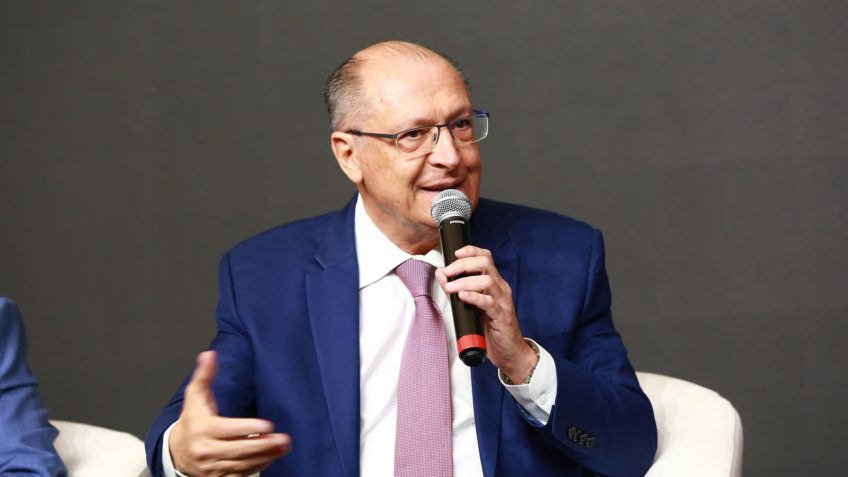 Após veto do governo, Alckmim fala em focar na desoneração da folha em 2024