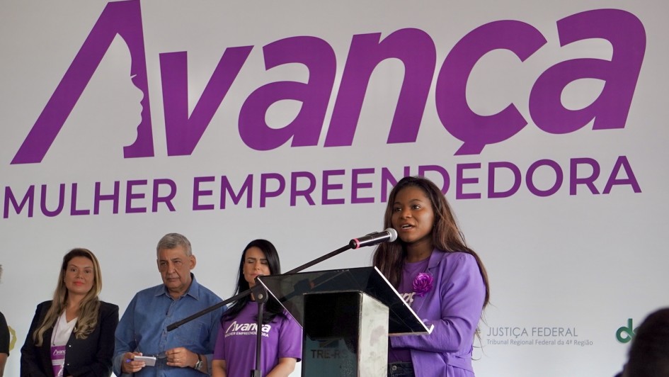 Primeiro dia de mutirão de apoio aos empreendedores atrai centenas de pessoas em Porto Alegre