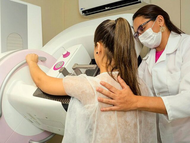 CAS vota incentivo a empresa que apoiar acompanhante de paciente com câncer de mama