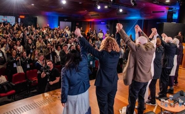 Jornalistas debatem os caminhos do jornalismo diante de desafios como o uso de dados e de IAGen, os novos hábitos da audiência, o assédio judicial e a crise climática