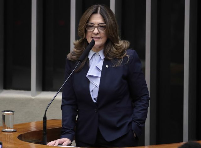 Comissão aprova jornada de trabalho contínua para empregado horista