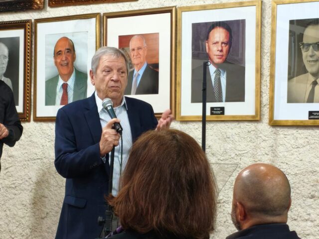 Múcio de Castro, proprietário do Jornal ‘O Nacional’, recebe honraria da ARI como líder da Imprensa Riograndense