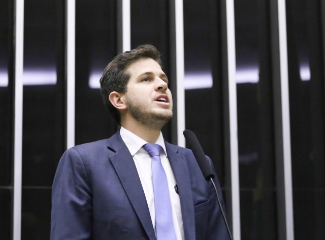 Câmara aprova projeto que aumenta gradualmente para 20 dias a licença-paternidade