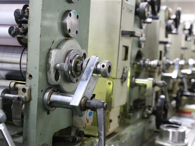 Serviços no Brasil aceleram em fevereiro com melhora da demanda, aponta PMI